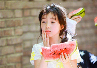 天熱在家看劇吃西瓜吹空調(diào)的心情說(shuō)說(shuō) 2018夏季宅家的句子感慨朋友圈