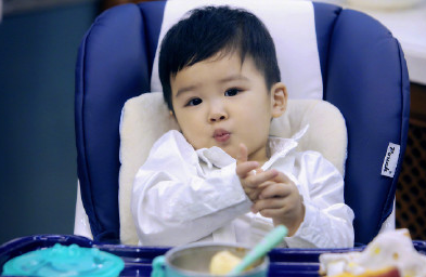 媽媽是超人安迪弟弟萌娃上線 安迪照顧弟弟安麟哥哥力MAX