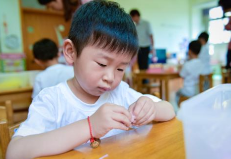 幼兒園小孩喜歡亂跑怎么辦 孩子在教室里亂跑怎么教育