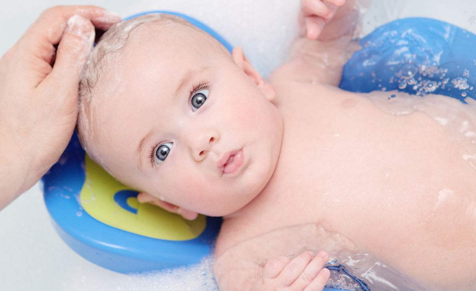 夏季如何保證寶寶的衛(wèi)生 1歲以下寶寶衛(wèi)生護(hù)理小常識(shí)