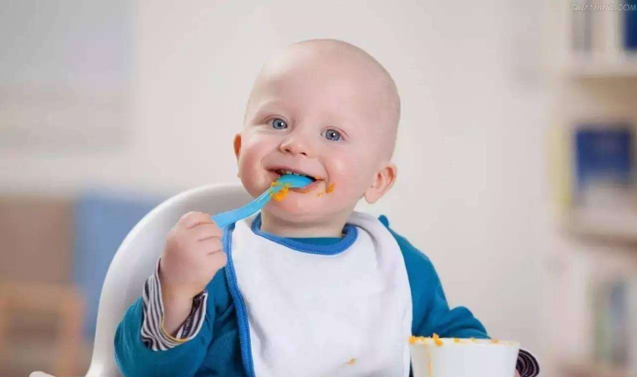 夏季如何保證寶寶的衛(wèi)生 1歲以下寶寶衛(wèi)生護(hù)理小常識(shí)