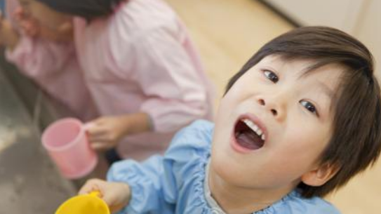 小孩剛上幼兒園白天勇敢晚上睡覺(jué)害怕怎么辦 小孩剛上幼兒園白天勇敢晚上睡覺(jué)害怕怎么辦