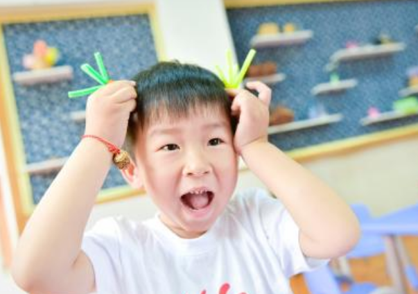 小孩性格靦腆膽怯怎么辦 小孩性格靦腆膽怯學什么運動 小孩性格靦腆膽怯怎么辦 小孩性格靦腆膽怯學什么運動