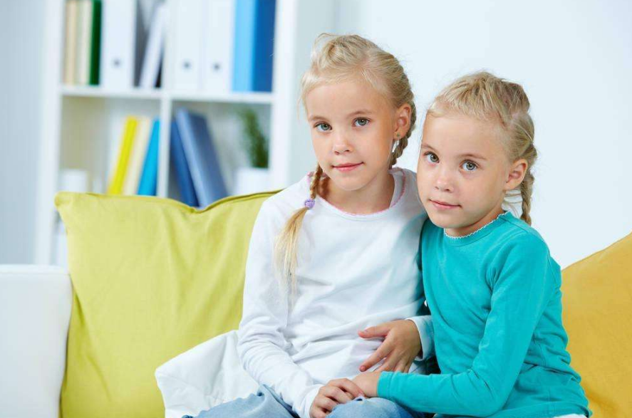 家有雙胞胎該怎么帶 家長如何教育好雙胞胎