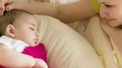 三歲小孩上床后還是興奮怎么辦 小孩每天10點(diǎn)以后才睡怎么教育