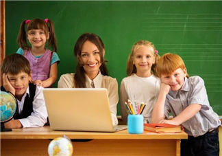 小孩被欺負是應該打回去還是告老師 孩子被欺負該不該還手 小孩被欺負是應該打回去還是告老師 孩子被欺負該不該還手