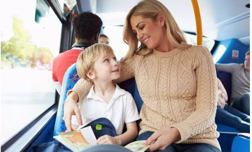 小孩被欺負是應該打回去還是告老師 孩子被欺負該不該還手 小孩被欺負是應該打回去還是告老師 孩子被欺負該不該還手