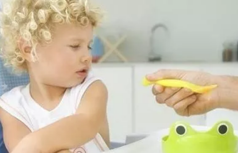 5歲小孩挑食個子高瘦怎么辦 小孩吃飯喜歡競爭什么原因