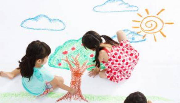 小孩在家比在幼兒園挑食怎么辦 小孩幼兒園吃飯快家里吃的慢