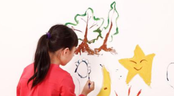 小孩在家比在幼兒園挑食怎么辦 小孩幼兒園吃飯快家里吃的慢