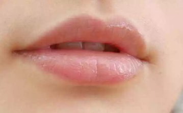 嘴唇總起皮怎么辦 怎么正確的護理唇部2018 嘴唇總起皮怎么辦 怎么正確的護理唇部2018