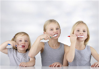 寶寶的牙刷應該怎么選 如何正確選擇合適的牙刷呢 寶寶的牙刷應該怎么選 如何正確選擇合適的牙刷呢