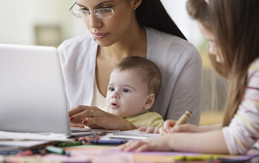 周末帶孩子不出門的心情說說 帶孩子窩在家里也有好心情的說說朋友圈 周末帶孩子不出門的心情說說 帶孩子窩在家里也有好心情的說說朋友圈