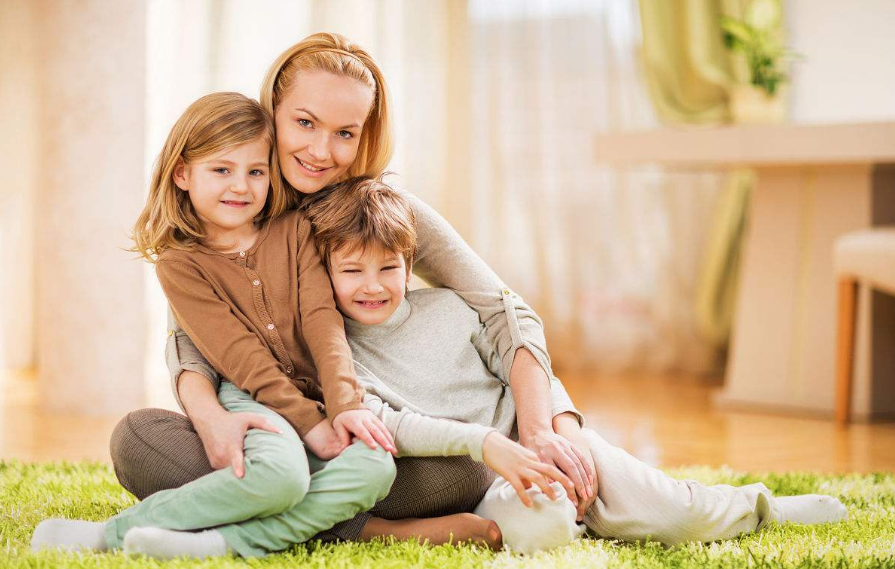 周末帶孩子不出門的心情說說 帶孩子窩在家里也有好心情的說說朋友圈 周末帶孩子不出門的心情說說 帶孩子窩在家里也有好心情的說說朋友圈