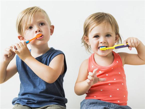 寶寶的牙刷應該怎么選 如何正確選擇合適的牙刷呢 寶寶的牙刷應該怎么選 如何正確選擇合適的牙刷呢