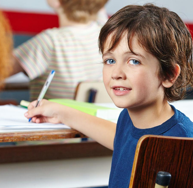 孩子寫作業(yè)拖拉怎么辦 幫孩子建立做作業(yè)的日常慣例