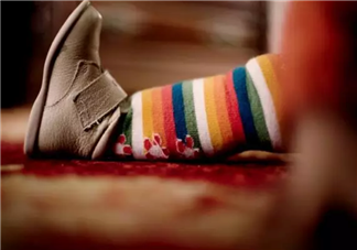 朱亞文女兒鞋子太多出門難 如何給孩子買鞋子