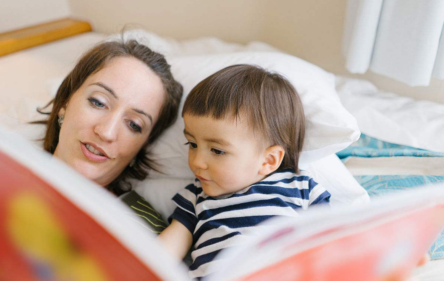 幾歲可以開始讓寶寶看繪本 如何給孩子選擇繪本