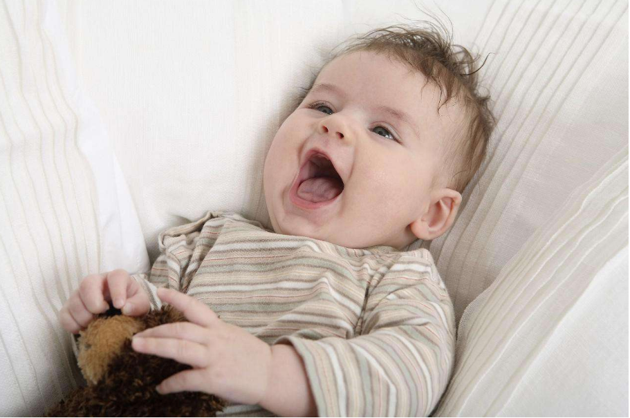 寶寶喜歡熬夜玩怎么辦 如何糾正孩子愛熬夜的壞習慣 寶寶喜歡熬夜玩怎么辦 如何糾正孩子愛熬夜的壞習慣