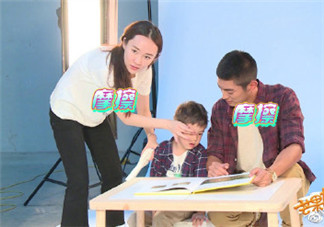 媽媽是超人霍思燕給嗯哼搓出雙眼皮 孩子雙眼皮真的可以搓出來嗎