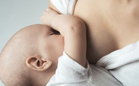 寶寶幾個月斷夜奶最好 寶寶要不要早點斷夜奶?