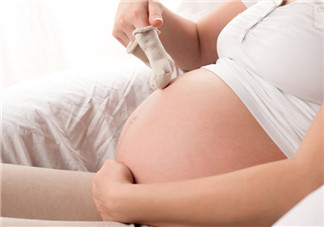 懷孕后期肚子硬是怎么回事 懷孕晚期要多注意胎動