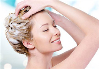 早上洗頭好還是晚上洗頭好 洗頭發加鹽有什么好處