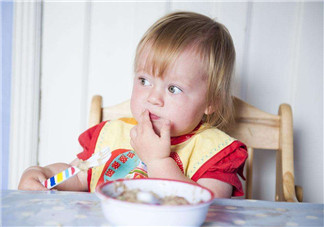 寶寶是吃貨的說說搞笑句子 孩子只長了吃心的心情說說朋友圈精選