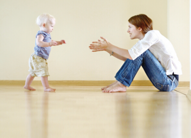 寶寶愛用腳尖走路正常嗎 寶寶學步期大多是正常現(xiàn)象