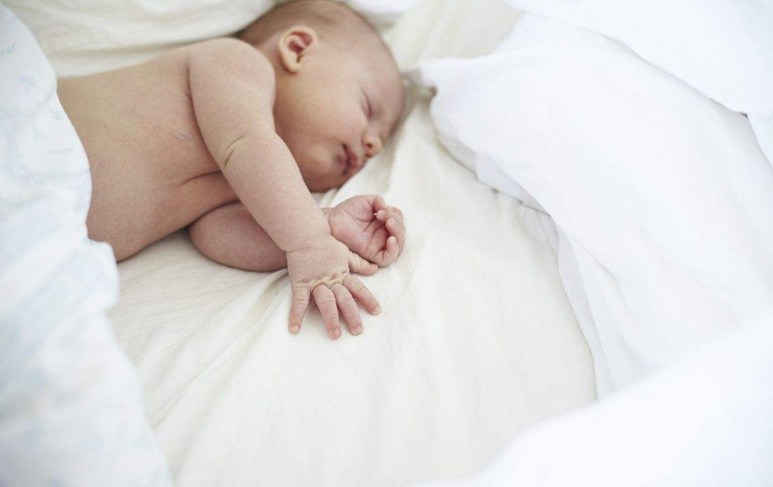 孩子生病了睡覺不踏實(shí)怎么辦 孩子生病睡不著解決方法2018