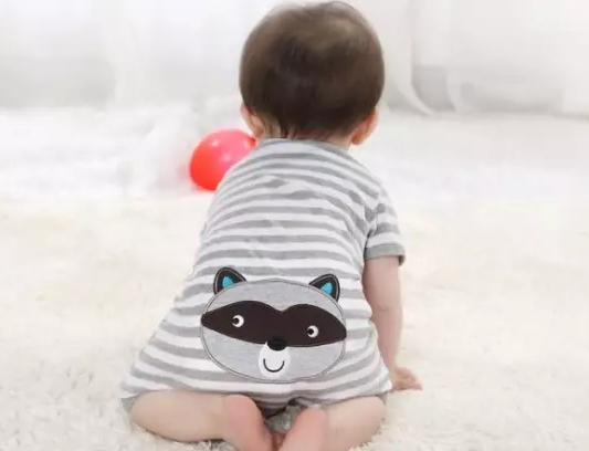 夏季天熱怎么給寶寶穿衣服 夏天給寶寶穿什么比較涼快
