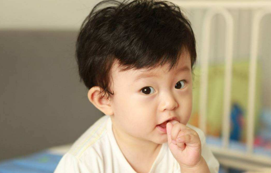 孩子喜歡咬指甲是什么習慣 怎么糾正孩子咬指甲的行為2018 孩子喜歡咬指甲是什么習慣 怎么糾正孩子咬指甲的行為2018