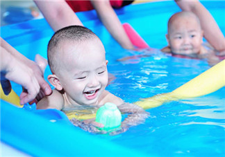 夏天帶寶寶游泳有哪些好處 不要對下水之前的事漠不關心