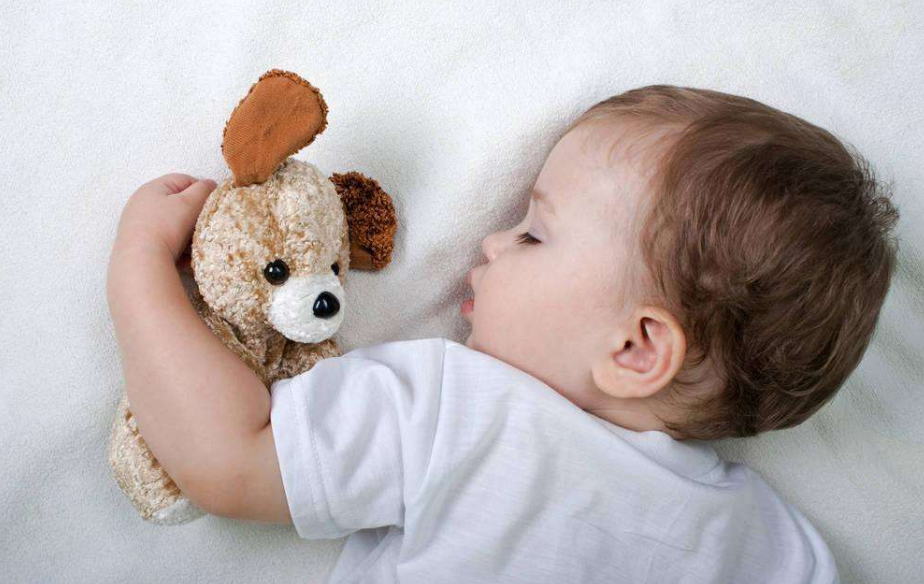 孩子晚上睡覺特別容易哭是什么原因 怎么應對孩子睡覺哭鬧2018