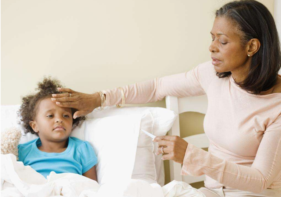 夏季孩子發燒需要檢查嗎 如何在家照料發燒的寶寶