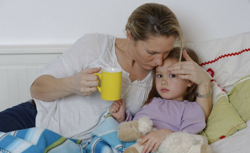 夏季孩子發燒需要檢查嗎 如何在家照料發燒的寶寶