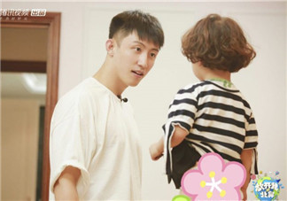 放開我北鼻豪豪推喵喵引發戰爭 嚇壞鯨魚哥哥慌亂哄喵喵