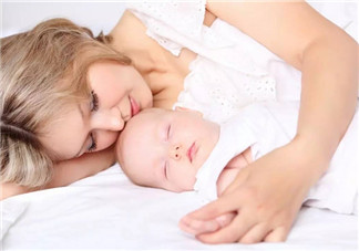 夏天生完孩子可以洗澡嗎 坐月子可以刷牙洗頭淋浴?