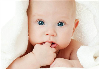 曬寶寶吃手照搞笑心情說說 寶寶吃手照片的搞笑句子朋友圈 曬寶寶吃手照搞笑心情說說 寶寶吃手照片的搞笑句子朋友圈