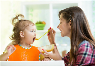 怎樣讓孩學(xué)會獨立吃飯 吃飯是孩子自己的事情