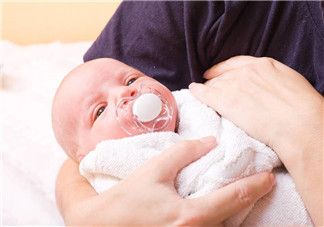 新生兒出生后如何護理 新生兒的護理重點有哪些 新生兒出生后如何護理 新生兒的護理重點有哪些