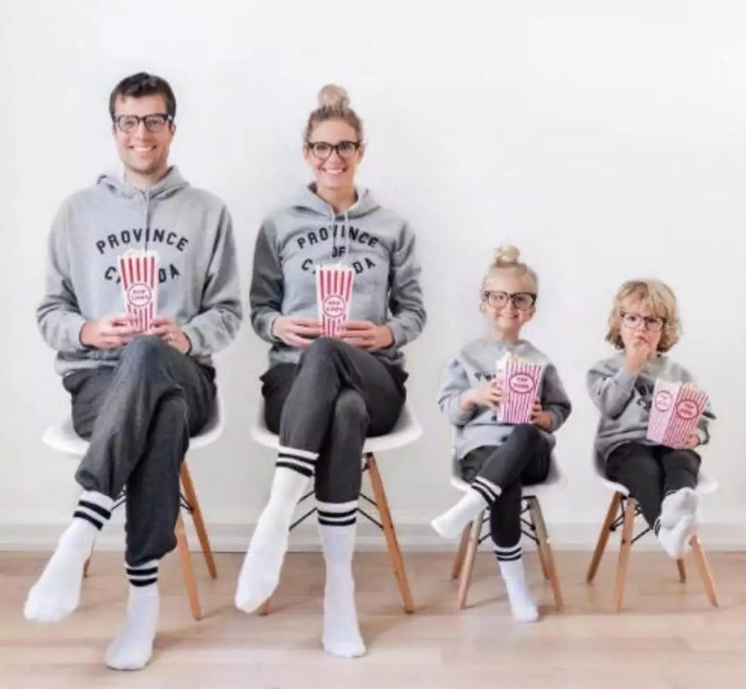 帶寶寶如何拍有趣的全家福 怎么拍攝出溫馨有趣的全家福