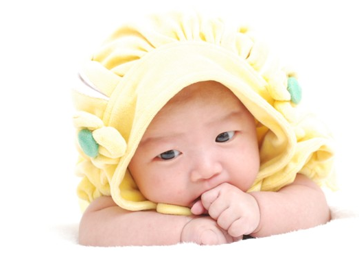 1歲內寶寶吃手指正常嗎 吃手鍛煉手眼協調性 1歲內寶寶吃手指正常嗎 吃手鍛煉手眼協調性