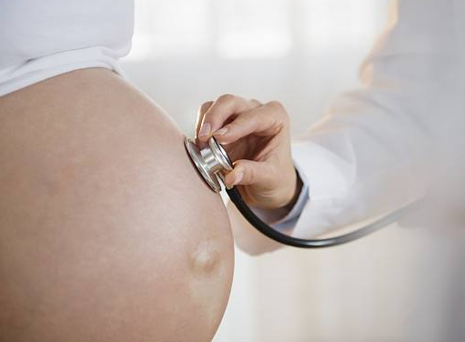 到了預產期遲遲不發動怎么辦 孕媽一定要鎮定注意胎動的情況