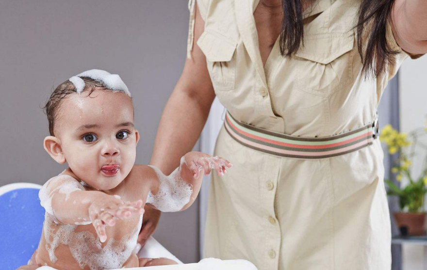 夏天寶寶怎么洗澡最好 夏季寶寶一天洗幾次澡比較好