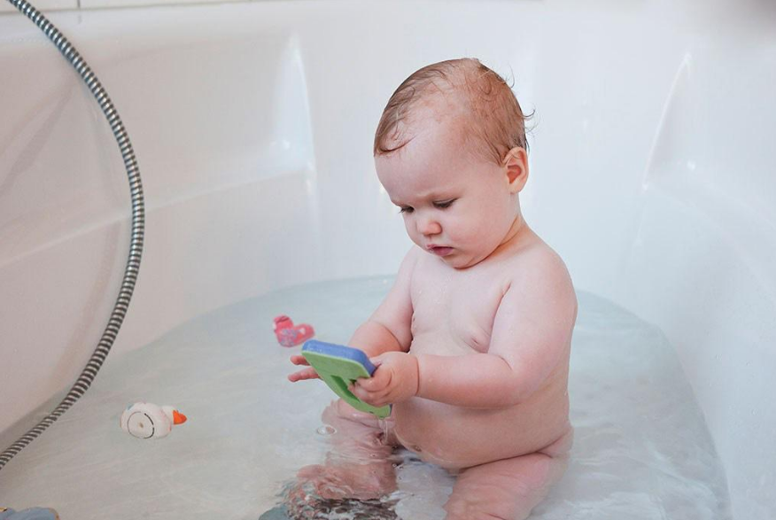 夏季天氣熱寶寶過敏如何選擇沐浴用品 寶寶皮炎出疹子怎么洗澡 夏季天氣熱寶寶過敏如何選擇沐浴用品 寶寶皮炎出疹子怎么洗澡