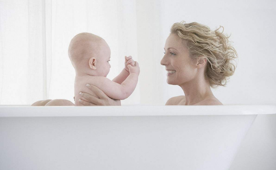 夏季天氣熱寶寶過敏如何選擇沐浴用品 寶寶皮炎出疹子怎么洗澡 夏季天氣熱寶寶過敏如何選擇沐浴用品 寶寶皮炎出疹子怎么洗澡