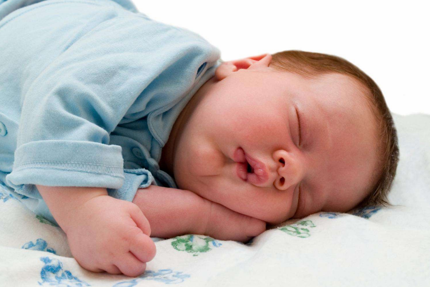 新生兒呼吸有雜音正常嗎 新生兒的呼吸道有什么特征 新生兒呼吸有雜音正常嗎 新生兒的呼吸道有什么特征