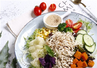 夏天做飯?zhí)珶嵝那檎f說 夏天太熱不想做飯句子感慨