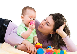 產(chǎn)后回歸職場還是做全職媽媽 ?成為全職媽媽好不好